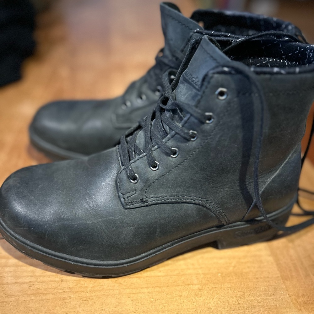 COPY - Blundstone women’s lace up boots. Rustic black, size 4 1/2. Lightly worn.